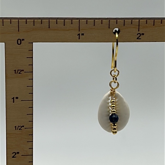 2354- Handmade Shell Dangle Earrings NWT - Picture 3 of 5